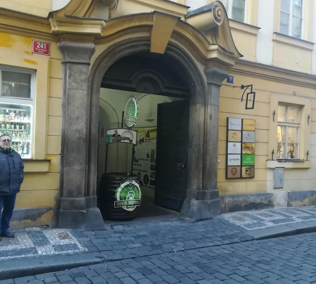 Charles Bridge, Old Town3 Min Walk Private Room B Praga 0*,  República Checa