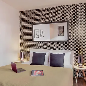 Apartment 4 Arts, Prag